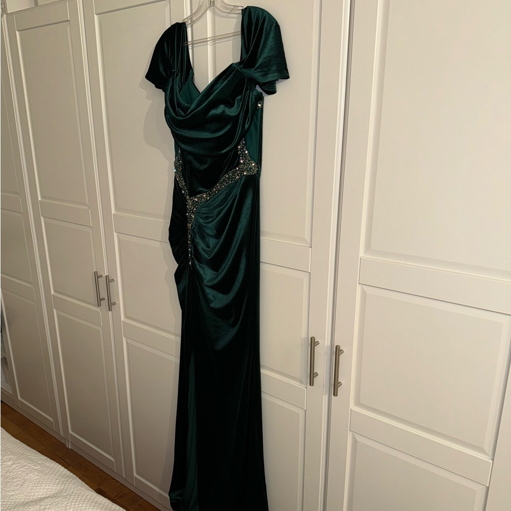 Custom gown - Picture 4 of 15